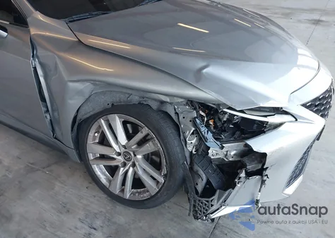 2021 Lexus Is 300 z USA, uszkodzony, nr VIN JTHCA1D24M5111198